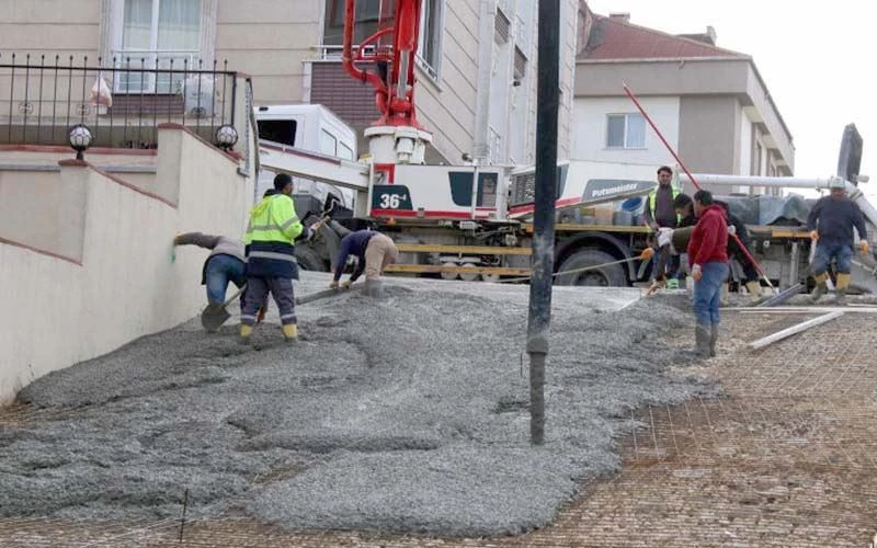 ÇERKEZKÖY’DE BETON YOL ÇALIŞMASI