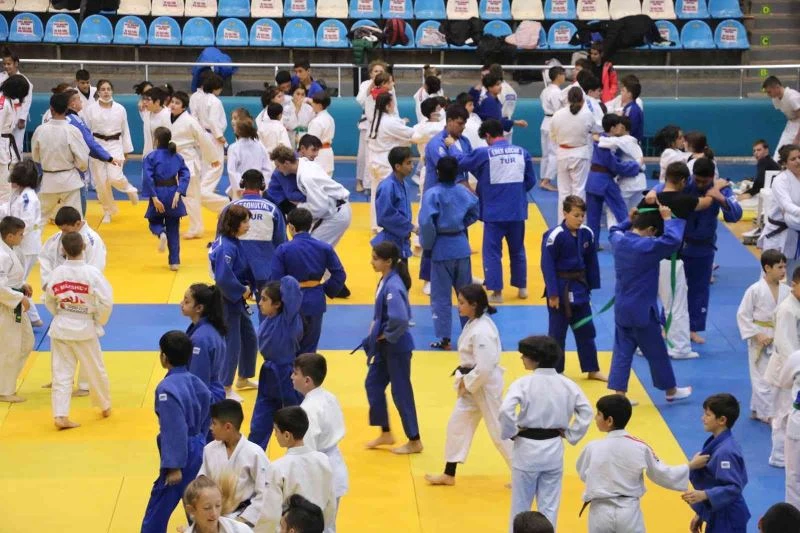 ULUSLARARASI JUDO TURNUVASI, 500 SPORCUNUN KATILIMIYLA BAŞLADI 