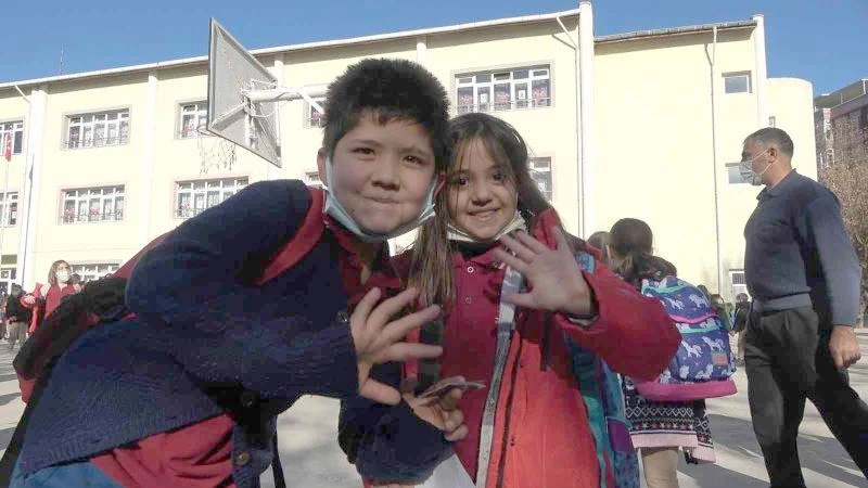 ÖĞRENCİLER DERS BAŞI YAPTI