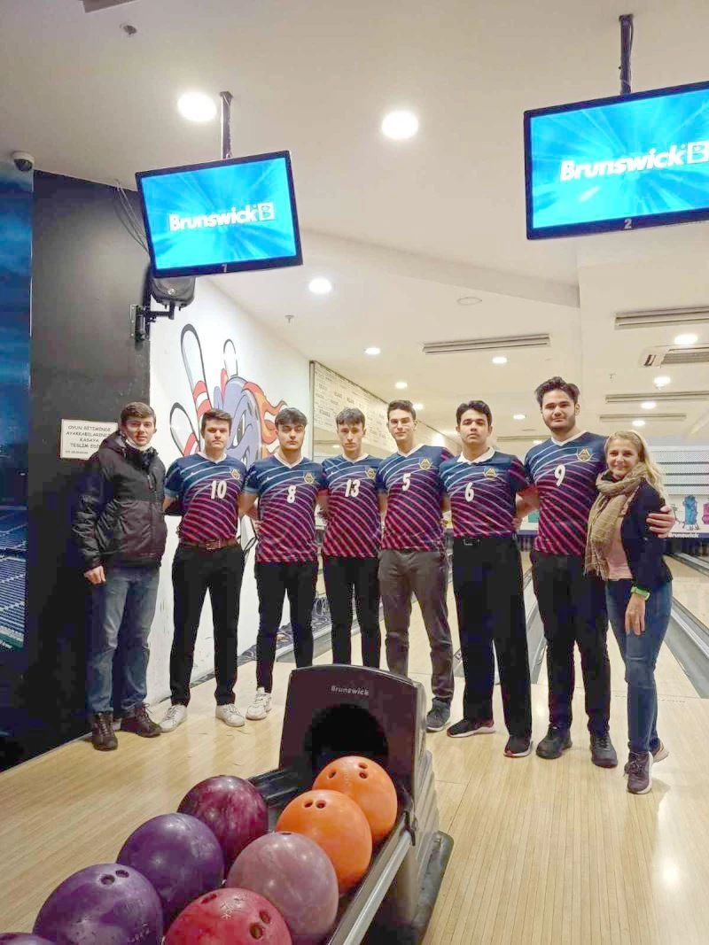 BOWLİNGDE ÜSTÜN BAŞARI