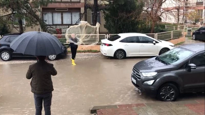 GÖLE DÖNEN YOLLARDA BALIK TUTMAYA ÇALIŞTI