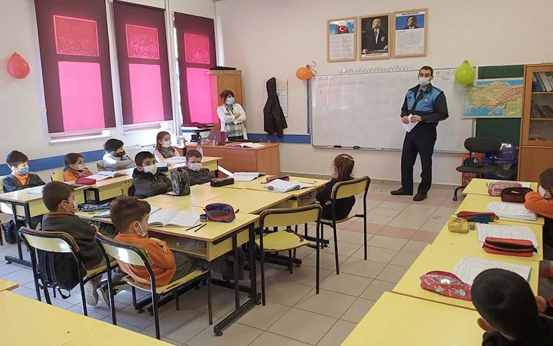 ÖĞRENCİLERE ZABITA MESLEĞİ TANITILIYOR