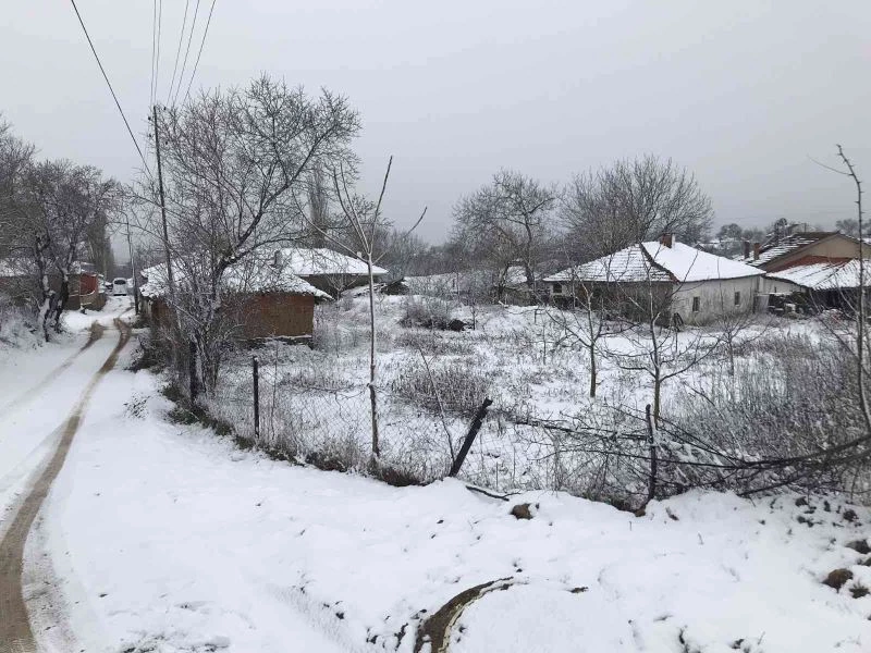 EDİRNE’DE BAŞLAYAN KAR, İSTANBUL’UN KAPISINA DAYANDI