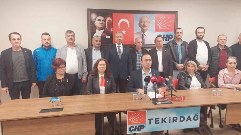 CHP İL YÖNETİMİNİN DÜŞÜRÜLMESİYLE İSTİFA DEPREMİ PATLAK VERDİ