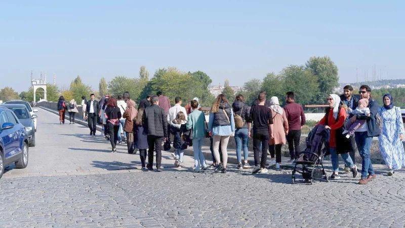  DOĞU’DA KAR, BATI’DA BAHAR, HEM GÜNEŞİN HEM SONBAHARIN KEYFİNİ DOYASIYA YAŞADILAR