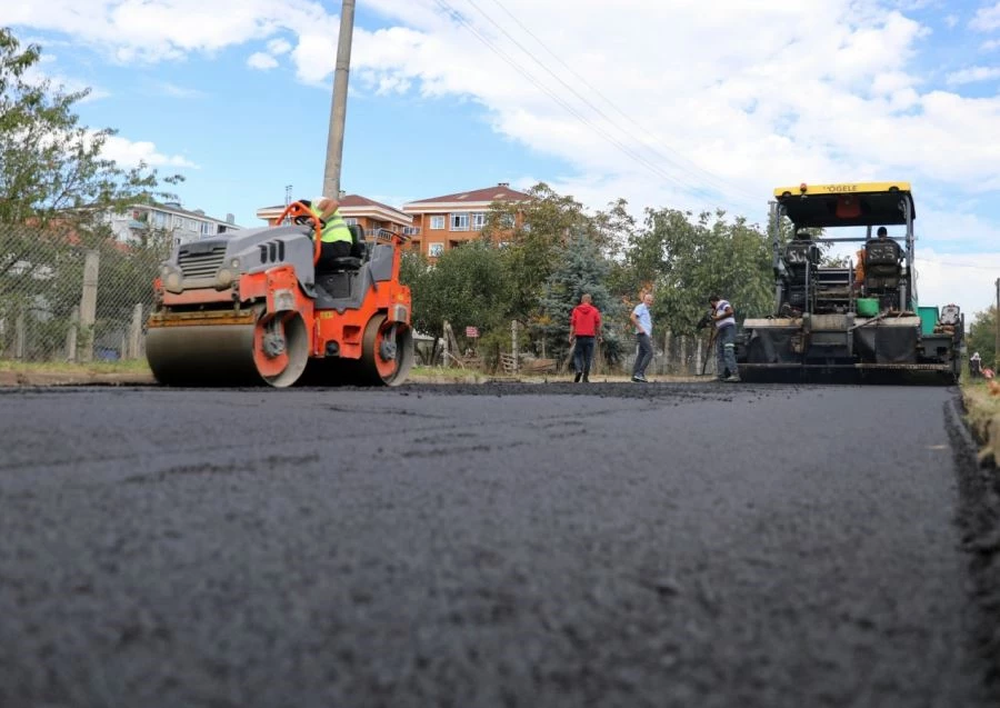 VELİKÖY’DE ASFALTLAMA ÇALIŞMALARI SÜRÜYOR