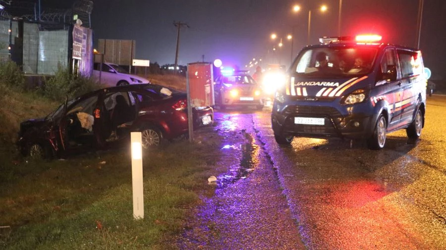 KAPIKULE YOLUNDA OTOMOBİL TIR İLE ÇARPIŞTI: 5 YARALI