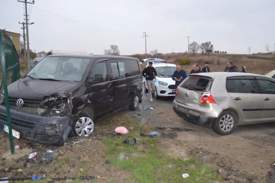 ÇORLU’DA SAĞANAK YAĞIŞ KAZALARI BERABERİNDE GETİRDİ: 3 YARALI