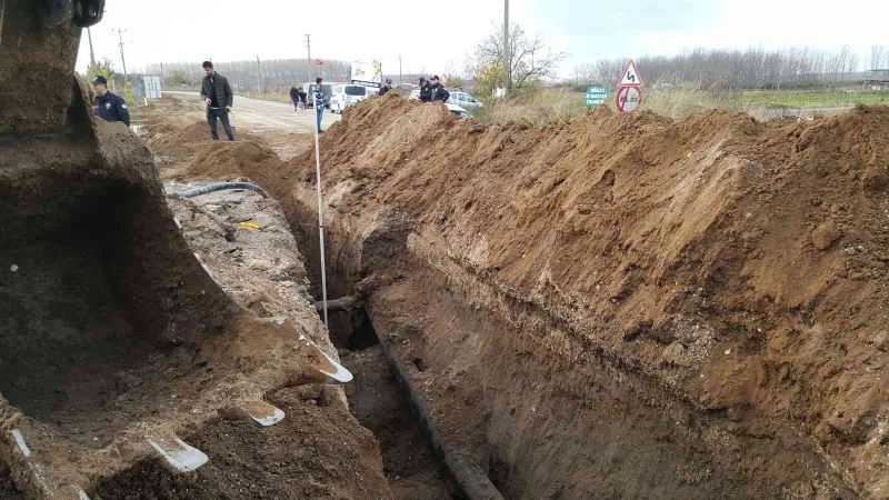 EDİRNE’DE ÜSTÜNE TOPRAK YIĞINI DÜŞEN İŞÇİ AĞIR YARALANDI