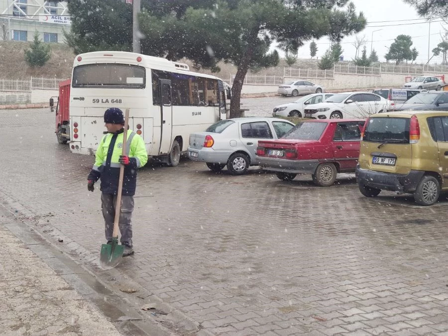 TEKİRDAĞ’DA KAR YAĞIŞI BAŞLADI