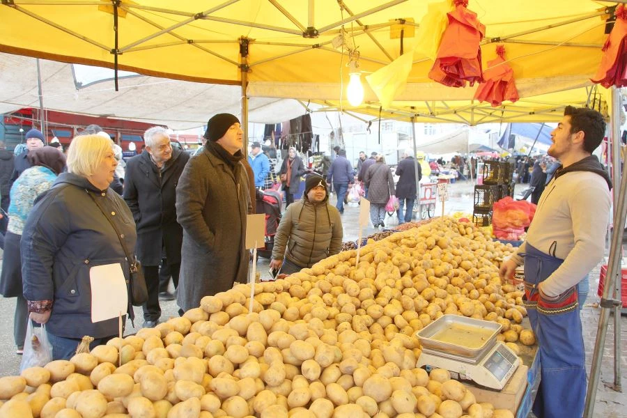 BAŞKAN ERKİŞ’TEN SEMT PAZARINA ZİYARET