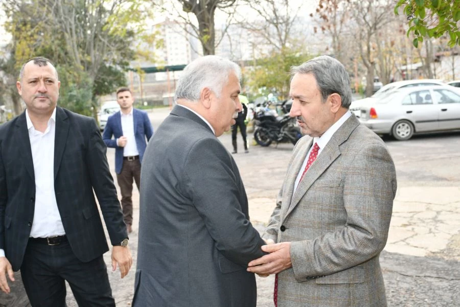 VALİ YILDIRIM, HALK SAĞLIĞI HİZMETLERİ BAŞKANI ZENGİN’E TAZİYE ZİYARETİNDE BULUNDU