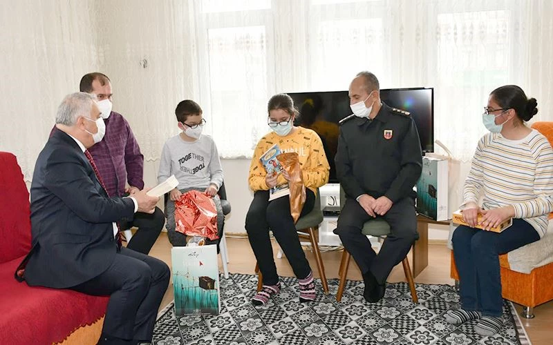 VALİ YILDIRIM VATANDAŞI EVİNDE ZİYARET ETTİ