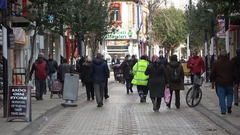 VAKALARIN EN ÇOK ARTTIĞI O İLDE MASKESİZ GEZEN VATANDAŞLAR 