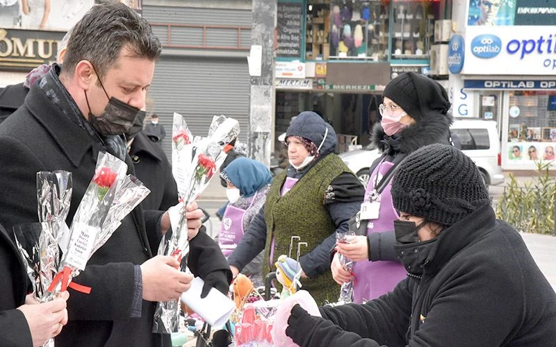 DÜNYA EMEKÇİ KADINLAR GÜNÜ ETKİNLİKLERLE KUTLANDI