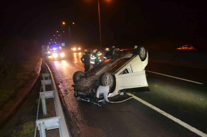 YOLCU OTOBÜSÜYLE  OTOMOBİL ÇARPIŞTI