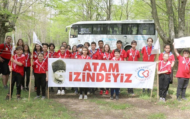 ÇERKEZKÖYLÜ İZCİLER BAYRAMDA DOĞANIN TADINI ÇIKARDI