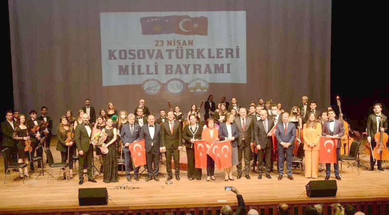 KOSOVA TÜRKLERİ MİLLİ BAYRAMI RUMELİ EZGİLERİ KONSERİ İLE KUTLANDI