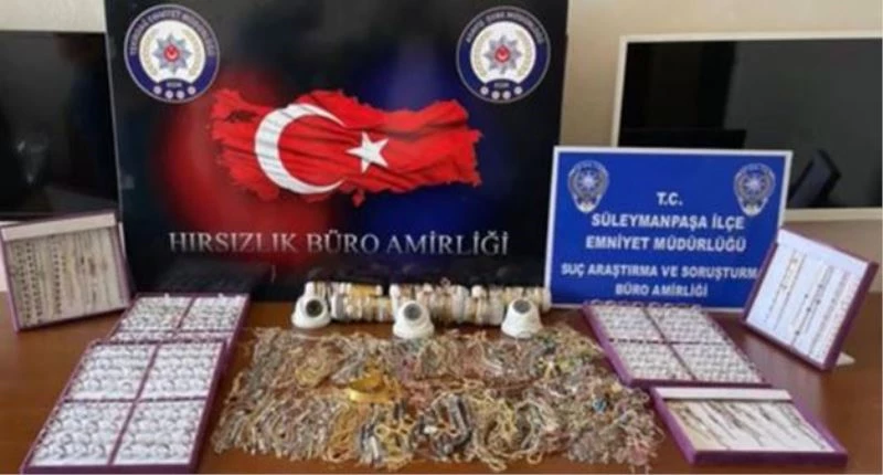 150 BİN LİRALIK TAKI ÇALIP SOPALARLA KAMERALARA VURDULAR