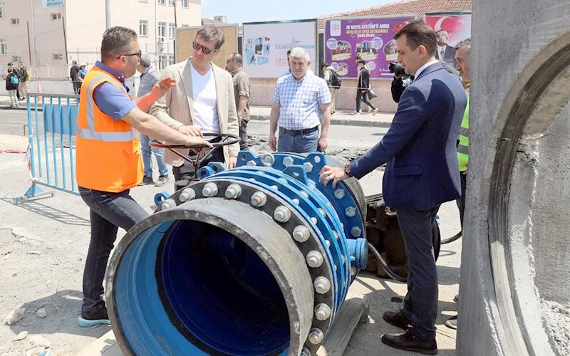 BAŞKAN AKAY ÖZTRAK CADDESİ’NDEKİ ÇALIŞMALARI YERİNDE İNCELEDİ