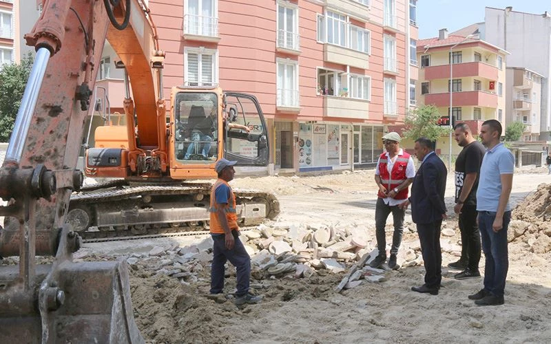 BAŞKAN VEKİLİ YILMAZ ATATÜK VE ÖZTRAK CADDESİ’NDE ESNAFI DİNLEDİ