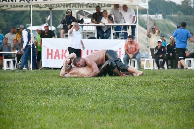 HÜSEYİN PEHLİVAN YAĞLI GÜREŞLERİ BÜYÜK HEYECANA SAHNE OLDU