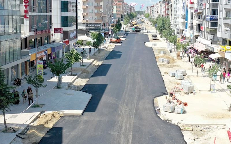 ATATÜRK CADDESİ ASFALTLANMAYA BAŞLADI