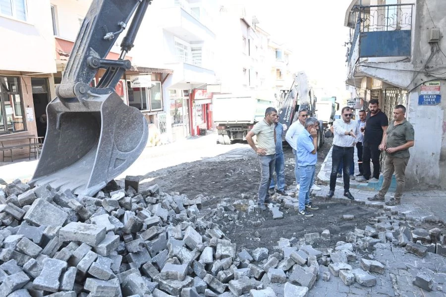 SÜLEYMANPAŞA BELEDİYESİ ÇINARLI CADDESİ’Nİ SİL BAŞTAN YENİLİYOR