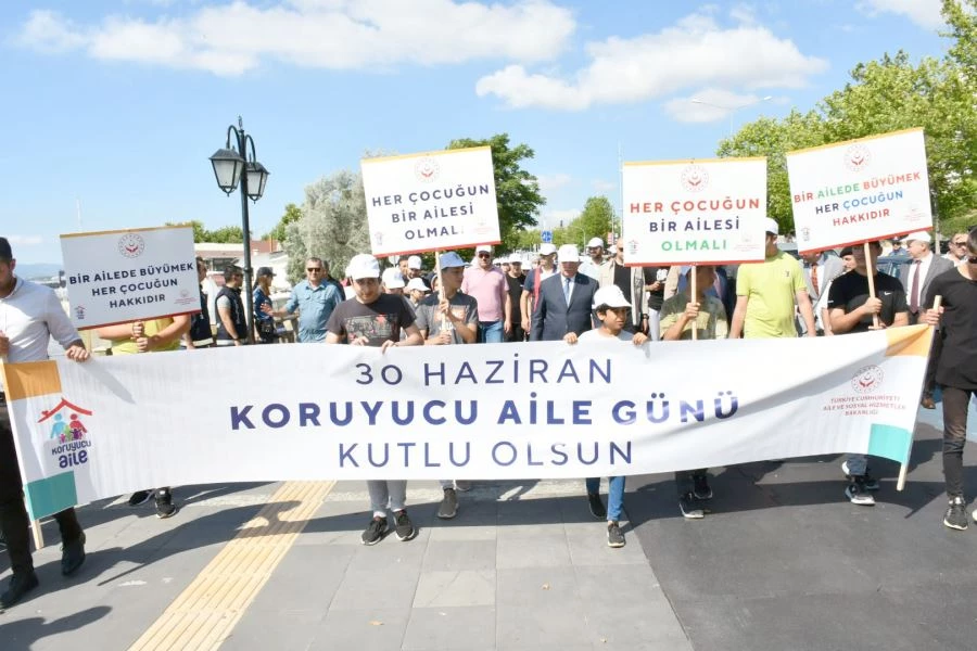 TEKİRDAĞ’DA KORUYUCU AİLE GÜNÜ YÜRÜYÜŞÜ DÜZENLENDİ