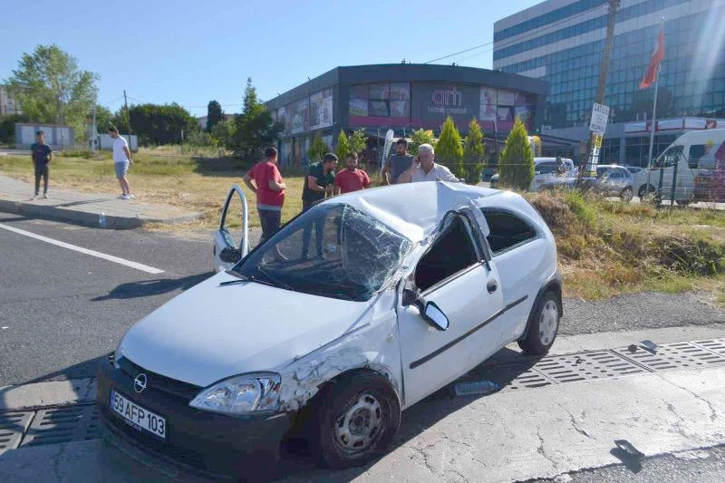 HASTA TAŞIYAN ARAÇ KAZA YAPTI İKİ KİŞİ YARALANDI