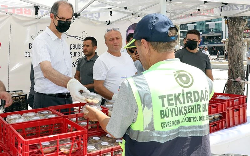 ÇERKEZKÖY BELEDİYESİ AŞURE DAĞITTI!