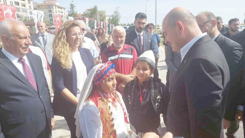 Bakan Soylu, harçlıklarını Pakistan’a bağışlayan öğrencileri tebrik etti