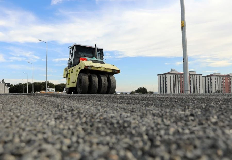 3 SOKAKTA 3 BİN METREKARE SATHİ KAPLAMA YOL ÇALIŞMASI YAPILDI