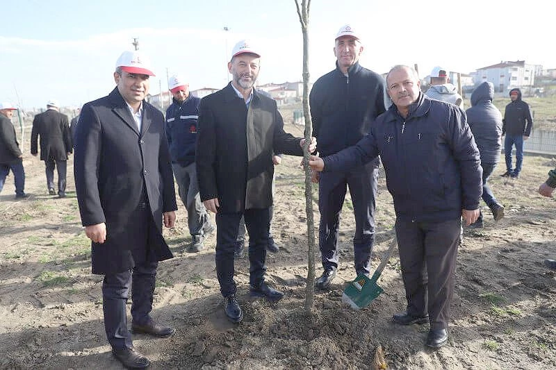 KAPAKLI’DA 150 FİDAN TOPRAKLA BULUŞTURULDU