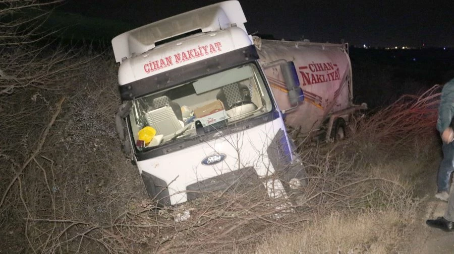 EDİRNE’DE ALKOLLÜ TIR SÜRÜCÜSÜ ŞARAMPOLE UÇTU