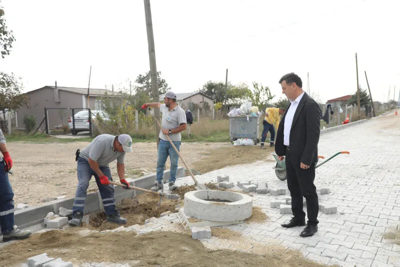 BAŞKAN ÇETİN, PARK VE KİLİT TAŞ YOL ÇALIŞMALARINI İNCELEDİ