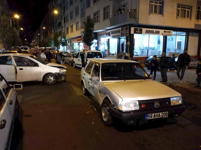 TERS YÖNE GİREN ALKOLLÜ SÜRÜCÜNÜN KAZA YAPTIĞI AN KAMERADA