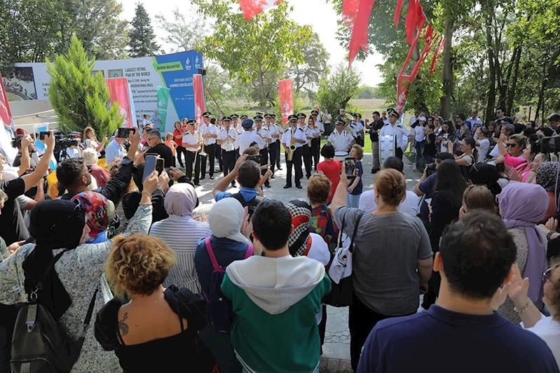 BANDO VE CİĞER FESTİVALİ’NİN İKİNCİ GÜNÜNDE RENKLİ GÖRÜNTÜLER OLUŞTU