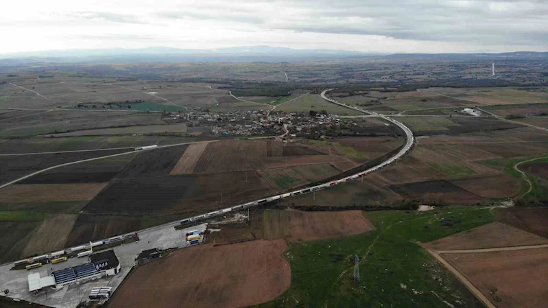 BULGARİSTAN’DA YOLLAR KARDAN KAPANDI