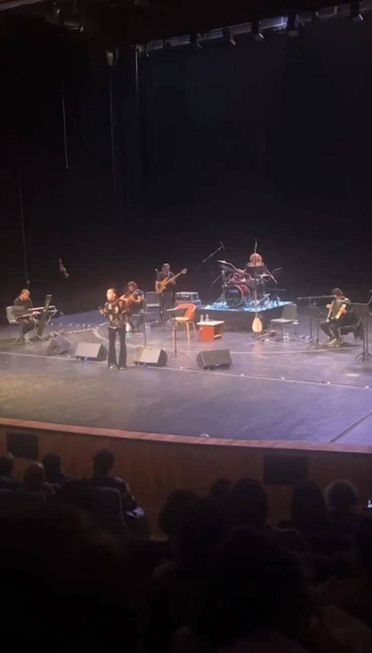 TÜRKİYE ŞEHİTLERİNE AĞLARKEN KONSER DÜZENLEDİLER