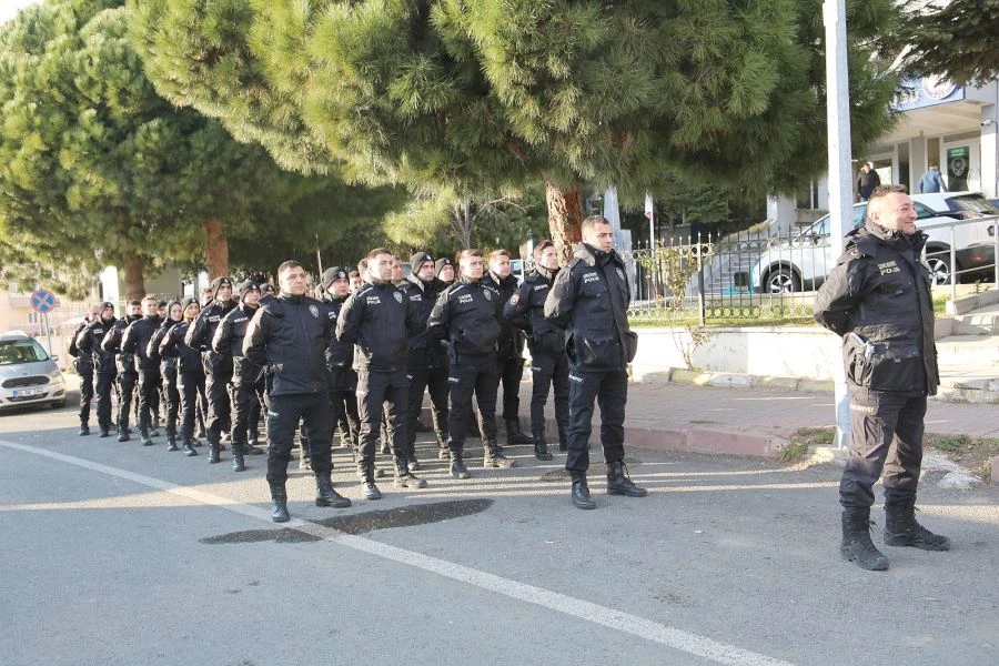 TEKİRDAĞ EMNİYET MÜDÜRLÜĞÜ DEPREM BÖLGESİNE DOĞRU HAREKETE GEÇTİ