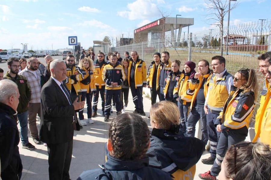 TEKİRDAĞLI SAĞLIKÇILAR DEPREM BÖLGESİNDE 24 SAAT HİZMET VERİYOR