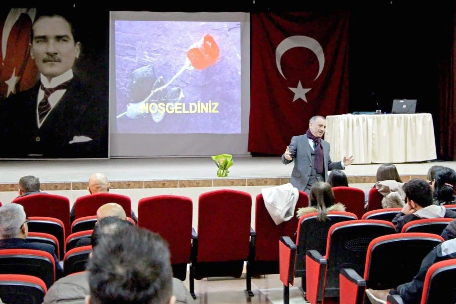 HÜSEYİN GÜMÜŞ TARAFINDAN OKUL İDARECİLERİNE EĞİTİM YÖNETİMİ SEMİNERİ VERİLDİ