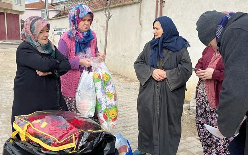 EV HANIMLARINDAN DEPREMZEDELERE YARDIM ELİ