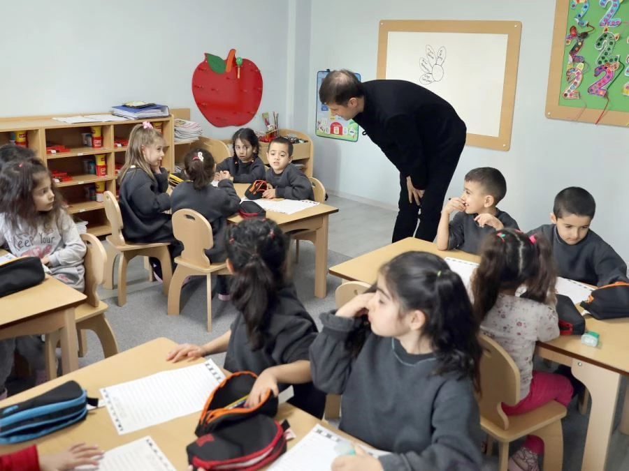 BAŞKAN AKAY ÇOCUK AKADEMİSİ ZİYARET ETTİ