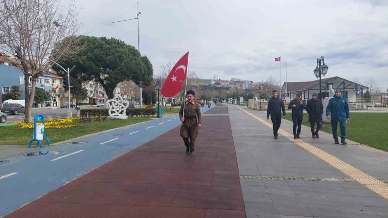 5 YILDIR ASKERİ KIYAFETLE ÇANAKKALE’YE YÜRÜYOR