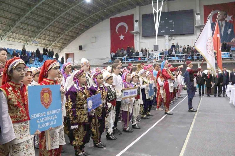 EDİRNE’DE OKULLAR ARASI HALK OYUNLARI RENKLİ GÖRÜNTÜLERE SAHNE OLDU