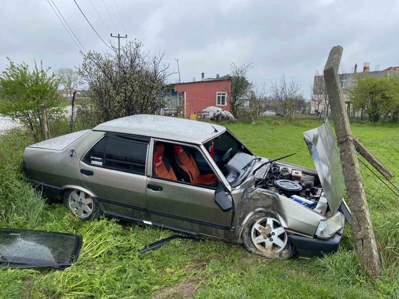 KONTROLDEN ÇIKAN ARAÇ YOL KENARINDAKİ BAHÇEYE UÇTU