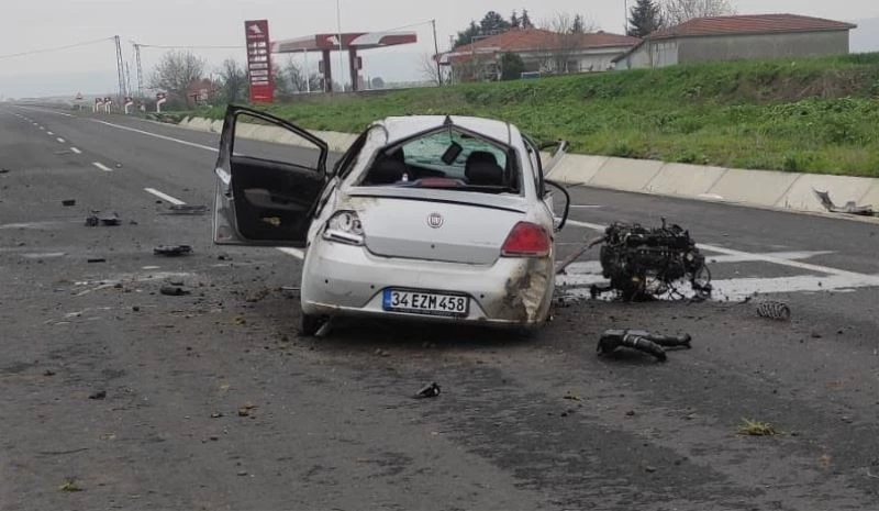 TEKİRDAĞ’DA OTOMOBİL REFÜJE ÇARPTI