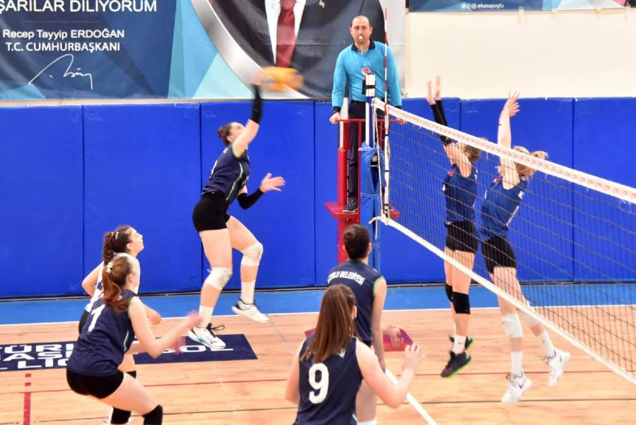 VOLEYBOLDA ÇBSK RÜZGÂRI ESTİ